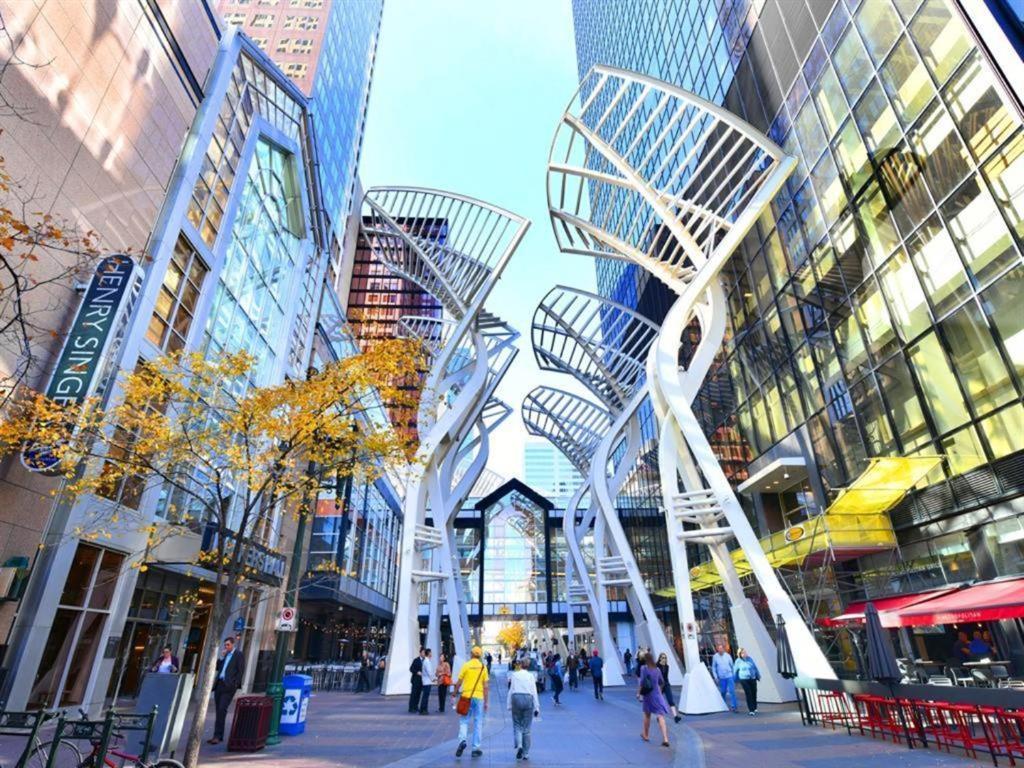 A Spacious Downtown 1-Bed Suite Calgary Bagian luar foto