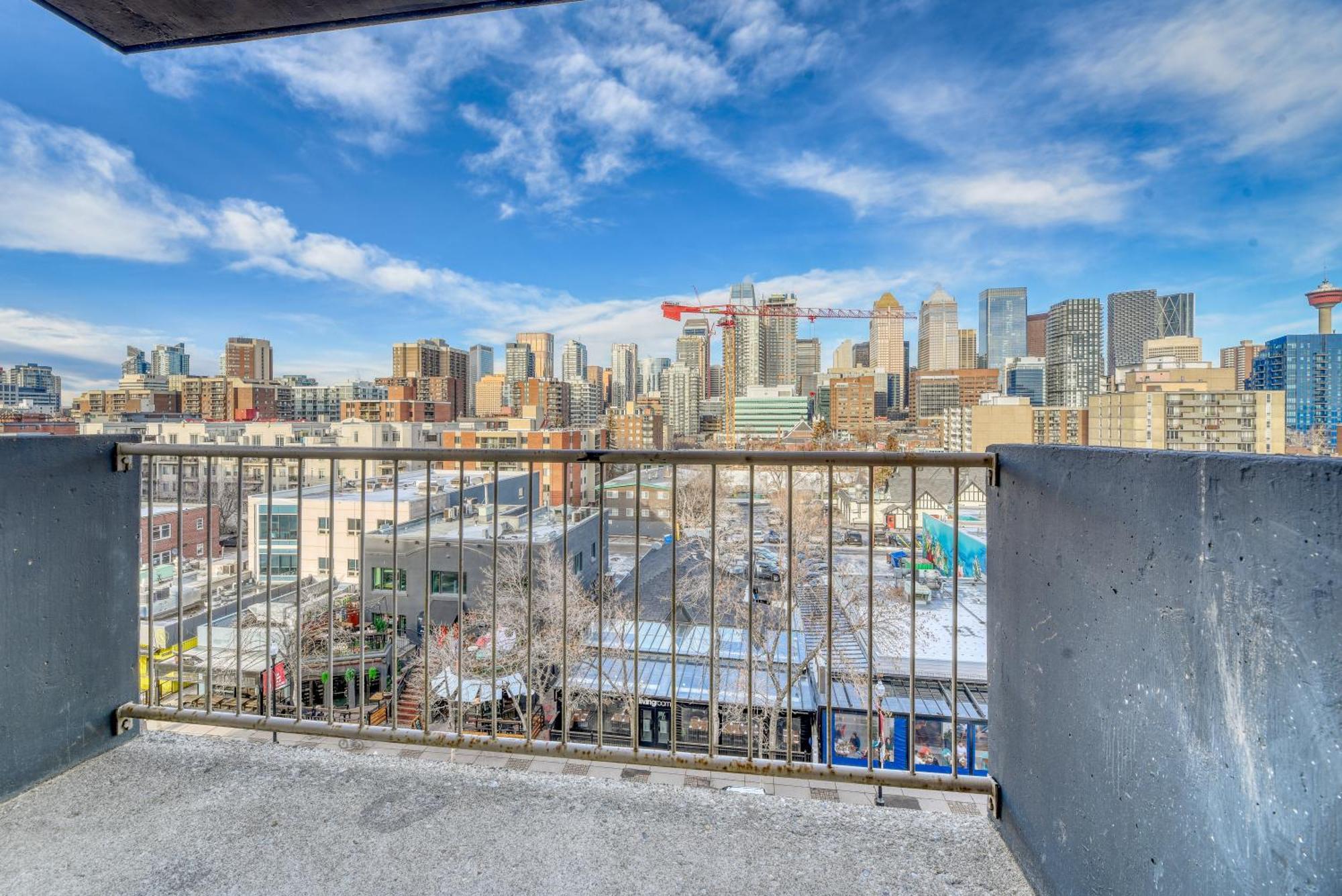 A Spacious Downtown 1-Bed Suite Calgary Bagian luar foto